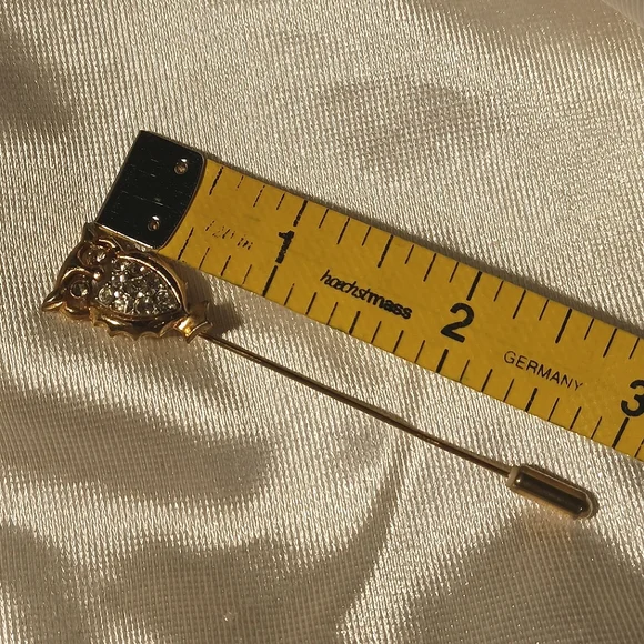 Vintage gold tone rhinestone owl stick pin - Picture 3 of 12
